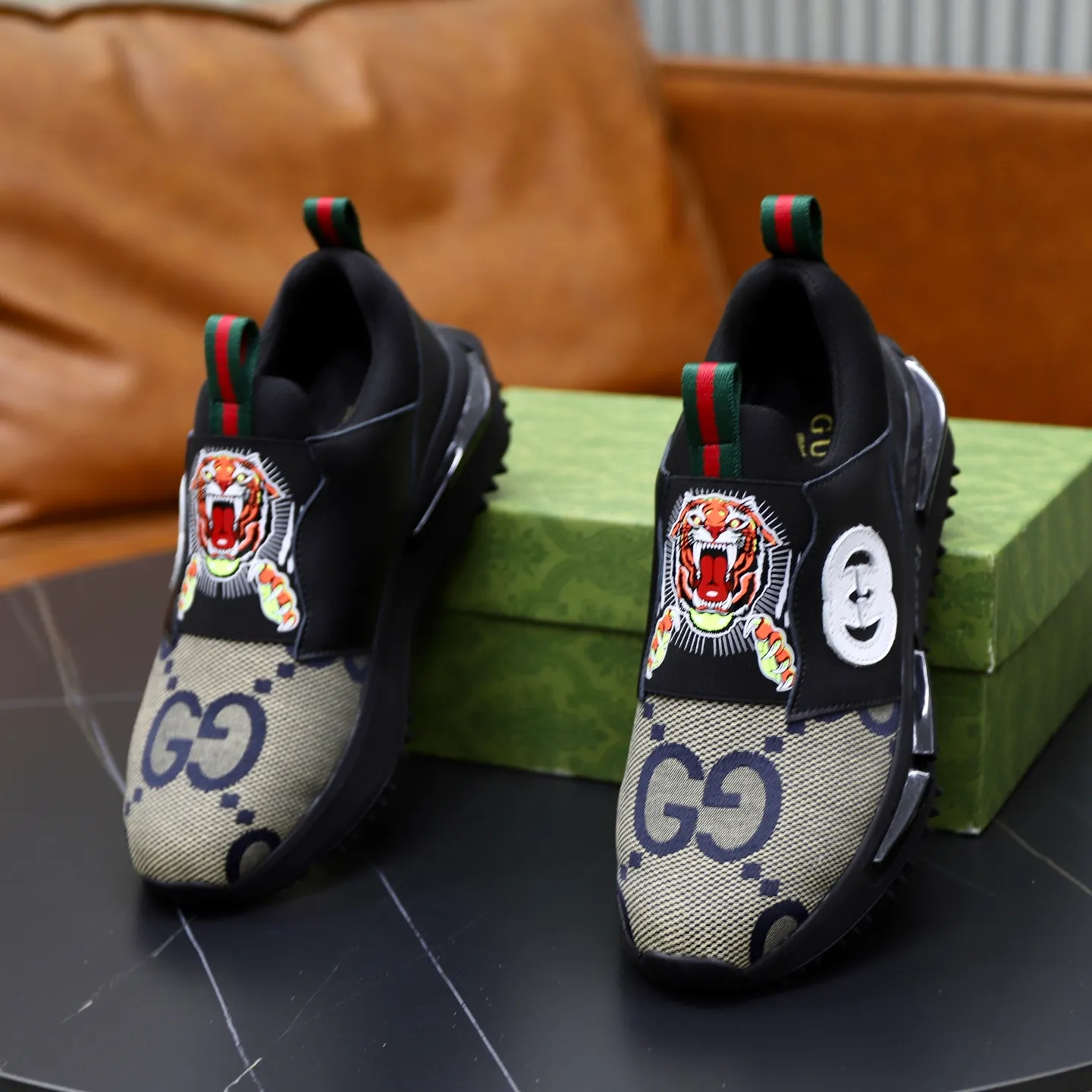 Ex-factory price: 462💰🙅‍♂️🙅‍♂️🙅‍♂️ Brand: GUCCI Standard code: 38-44 (45 customized) Grade: Same as the official website Material: Original cowhide material spliced with brand cloth Comfortable and breathable lining Lightweight and wear-resistant sports outsole Style category: Men's fashionable casual shoes Running sports shoes Distinguished luxury brand elements Top luxury color: actual picture color